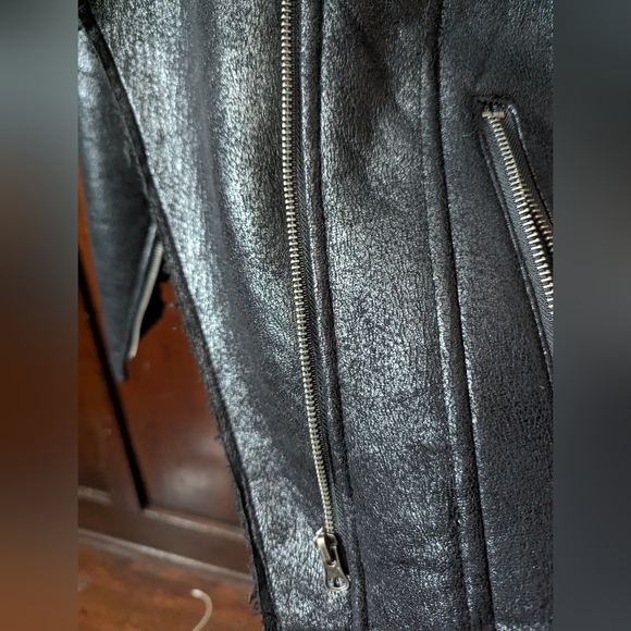 Faux leather Sherpa vest - Picture 5 of 6